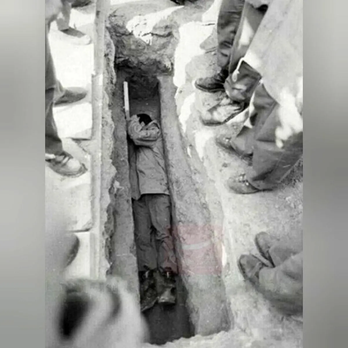 اولین باری که سردار محمد باقری داخل قبر خوابید!