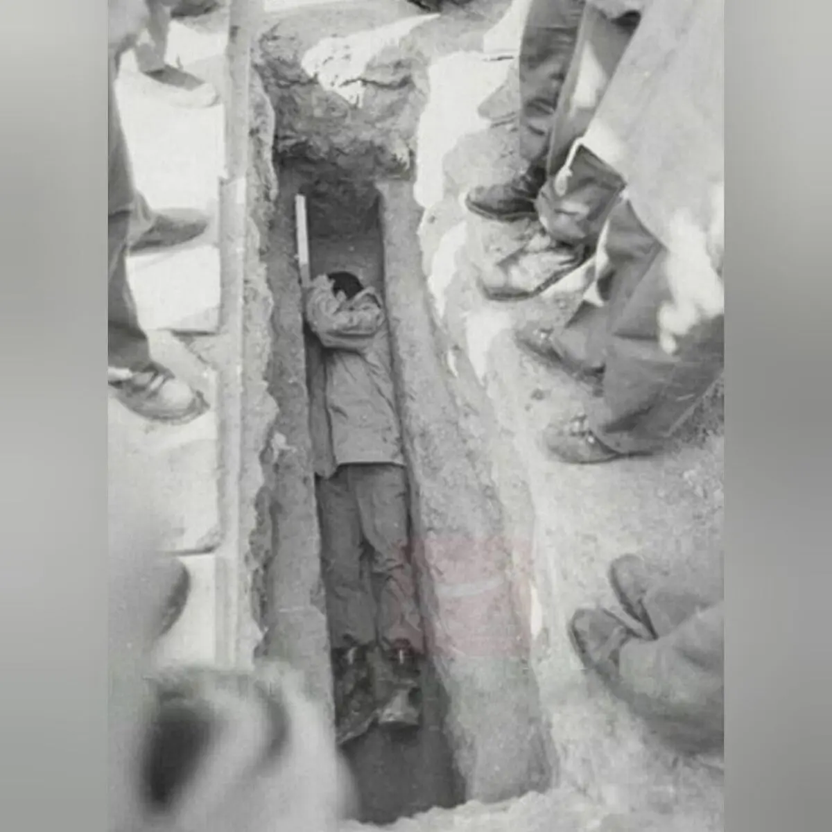 اولین باری که سردار محمد باقری داخل قبر خوابید!