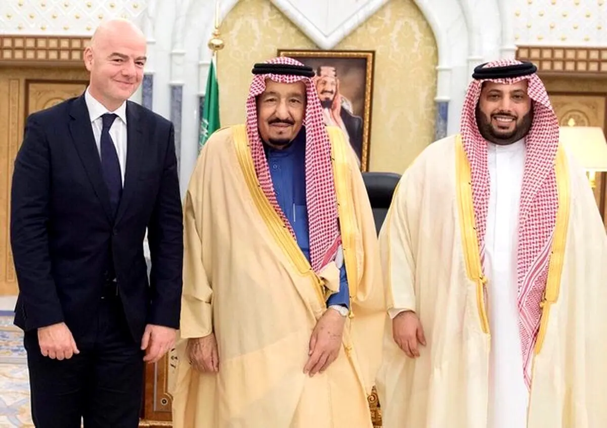 عکس یادگاری پادشاه عربستان با رئیس فیفا