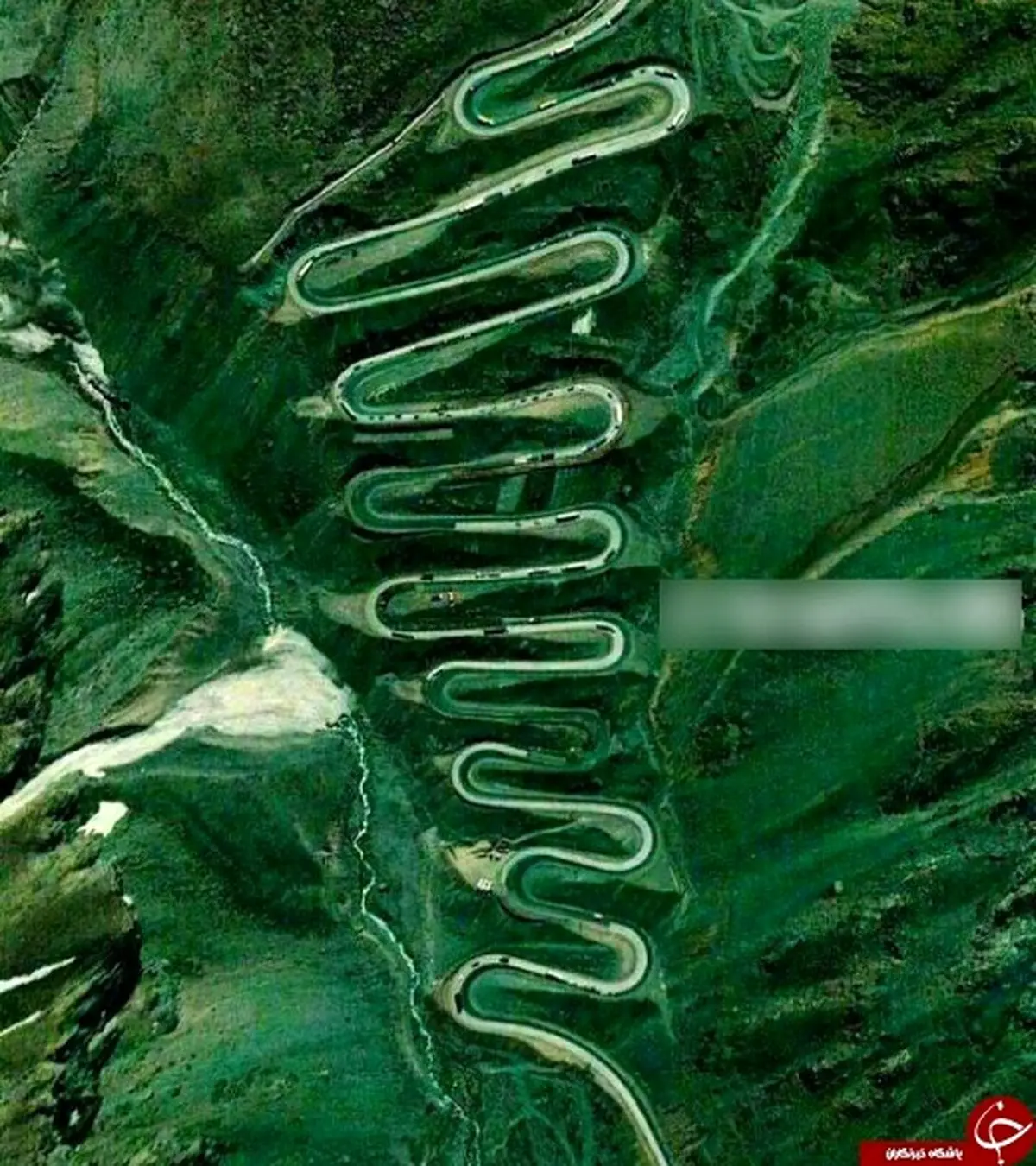 یکی از عجیب ترین جاده های جهان/ عکس