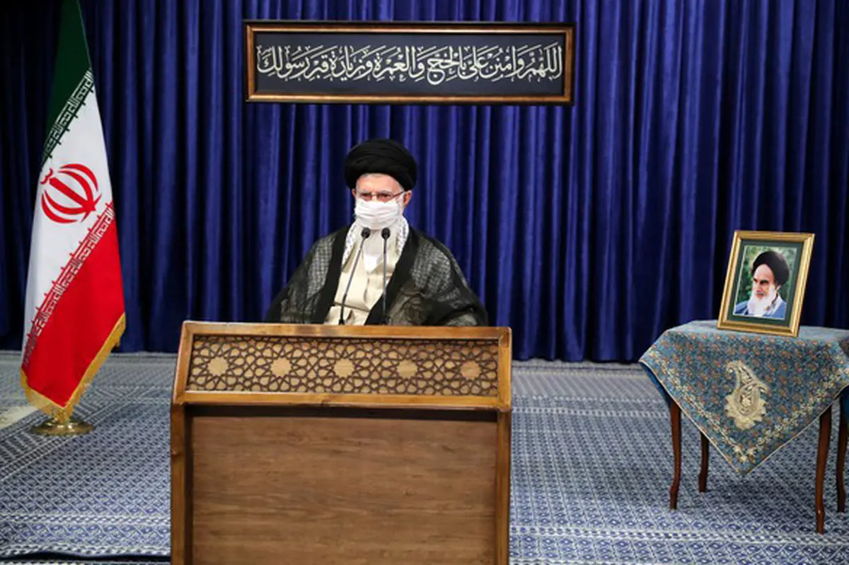 رعایت پروتکل های بهداشتی توسط رهبر انقلاب + عکس