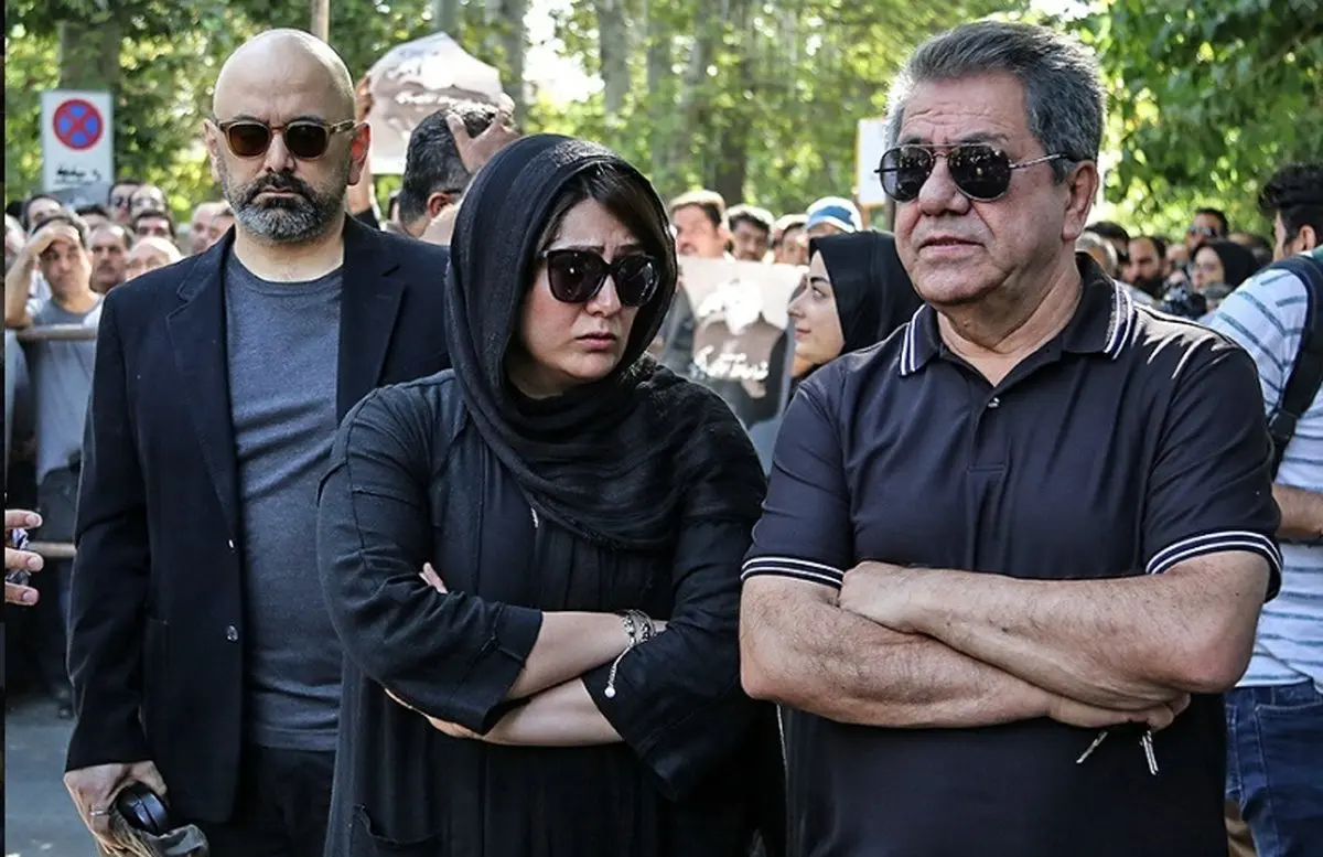 باران کوثری و پدرش در مراسم تشییع انتظامی/عکس