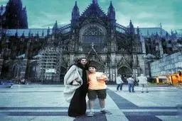 گردش ویشکا آسایش و پسرش در کلن آلمان! عکس