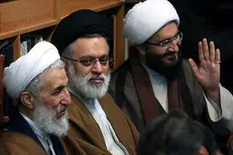 فرزند مقام معظم رهبری در سالگرد درگذشت آیت‌الله خوشوقت/ عکس