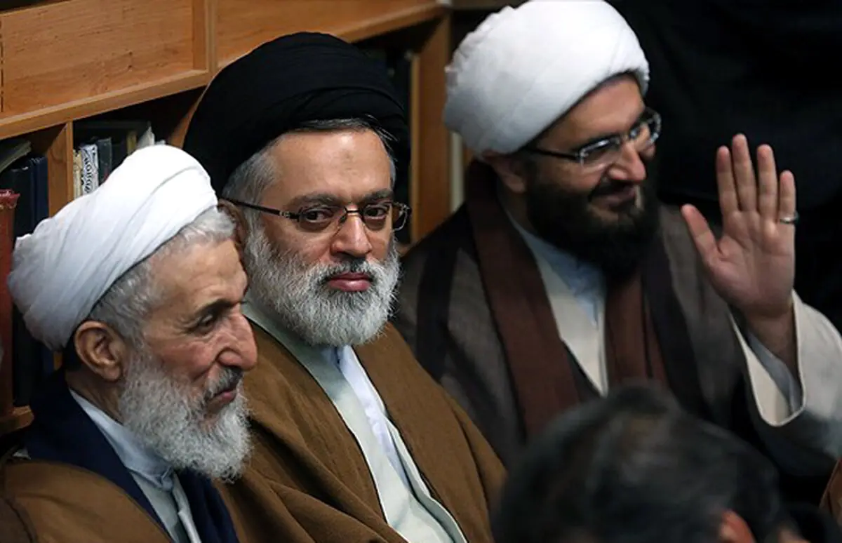 فرزند مقام معظم رهبری در سالگرد درگذشت آیت‌الله خوشوقت/ عکس