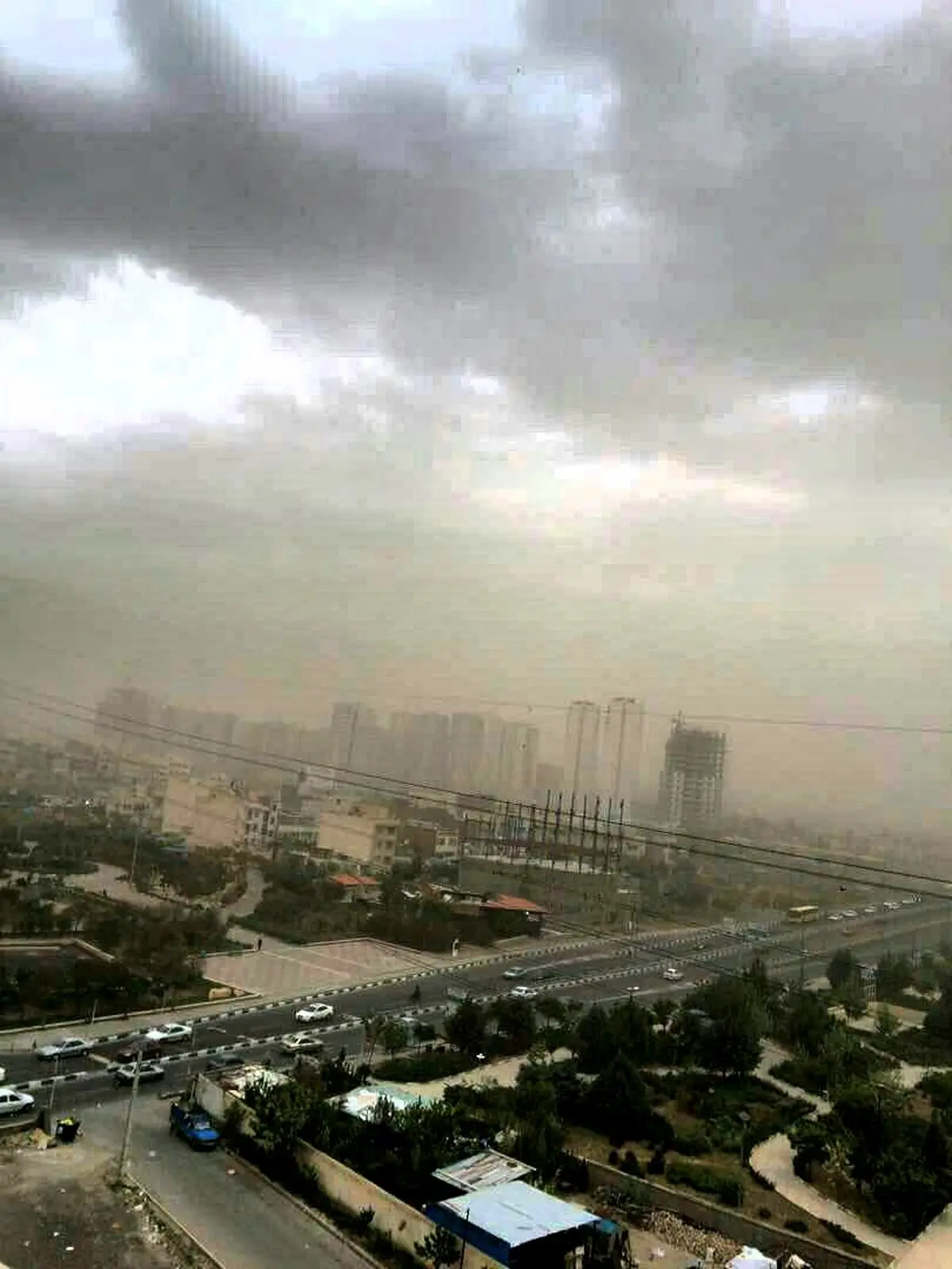 وقوع طوفان و باد شدید در تهران/ عکس
