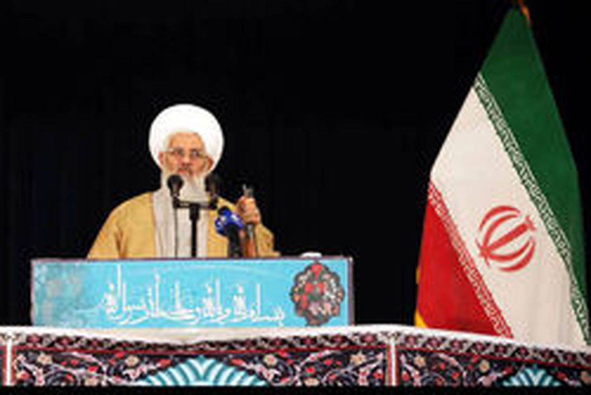 امام جمعه زنجان: موضعگیری مقتدرانه رهبر انقلاب در برابر آمریکا نشان دهنده قدرت ولایت بود