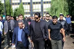 امید جهان در مراسم تشییع پیکر پدرش/عکس