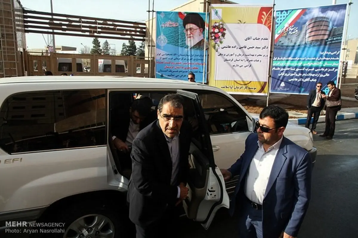 خودروی شاسی بلند وزیر بهداشت در کردستان/عکس