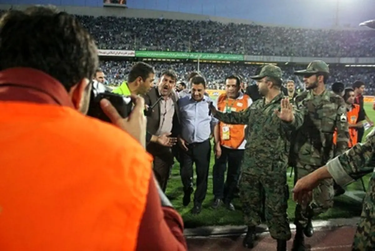 وقتی قلعه نویی با اسکورت به رختکن رسید!/ تصاویر