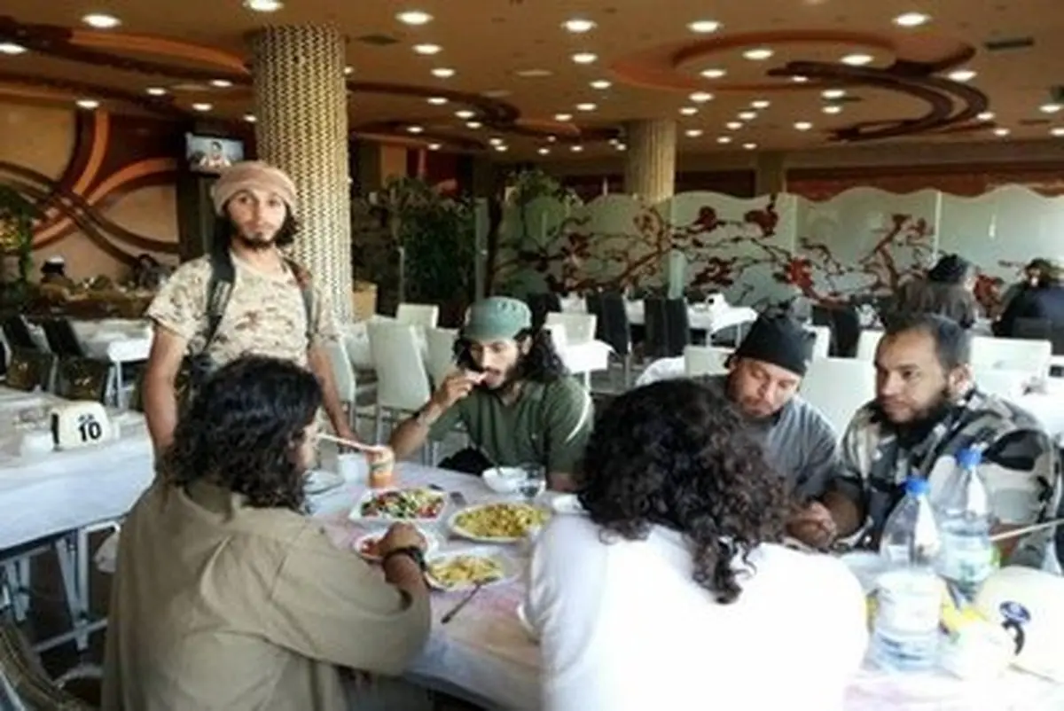 خوشگذارنی داعشی های در سواحل فرات/ تصاویر