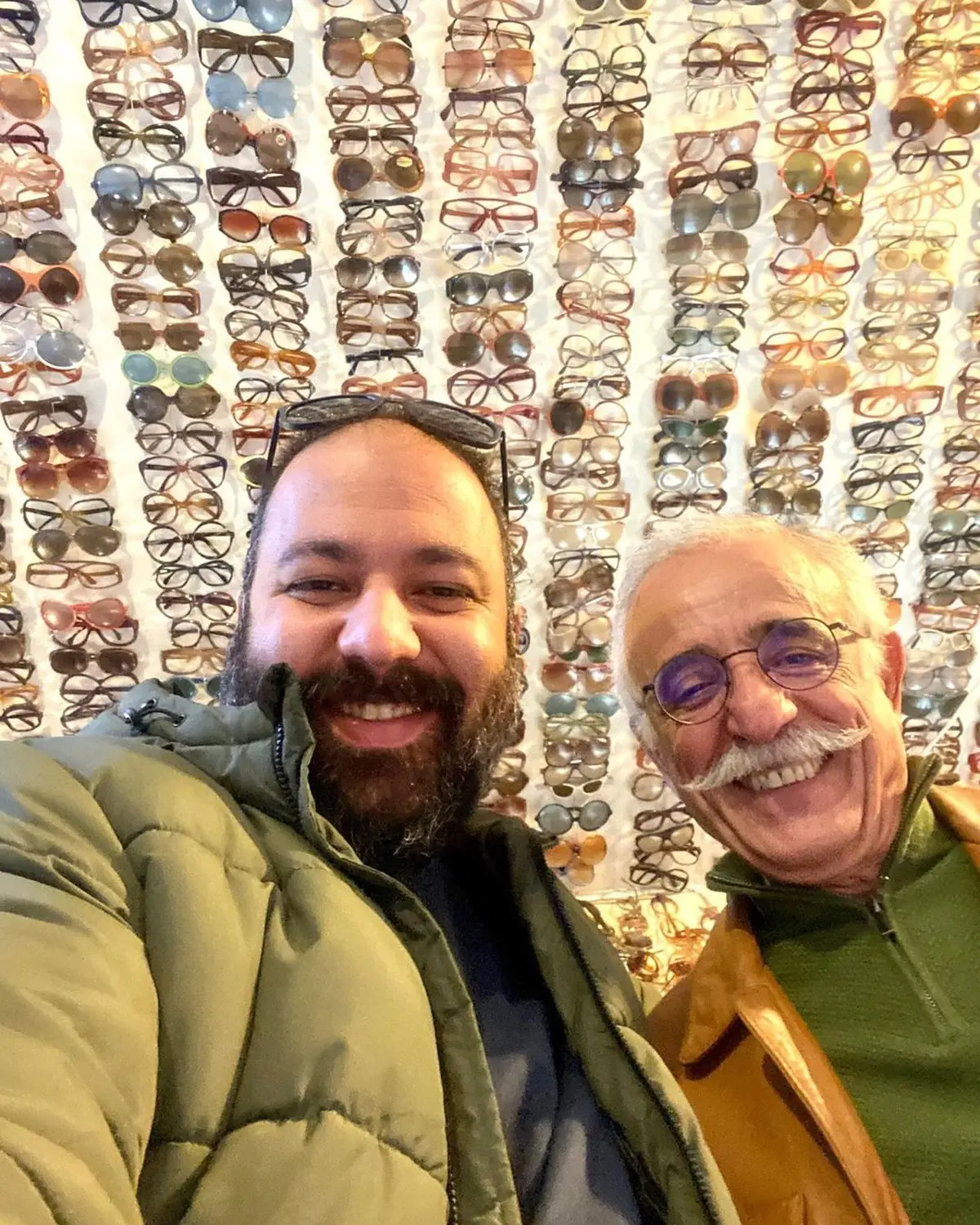 عکس علی اوجی در کنار استاد گریم سینمای ایران