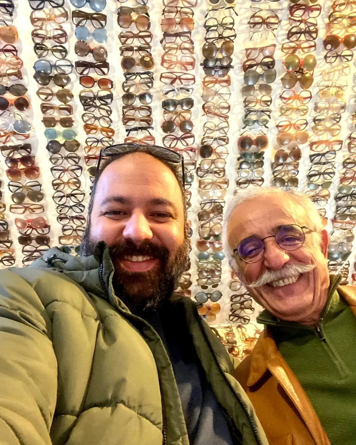 عکس علی اوجی در کنار استاد گریم سینمای ایران