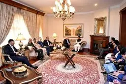 دیدار ظریف با نواز شریف
