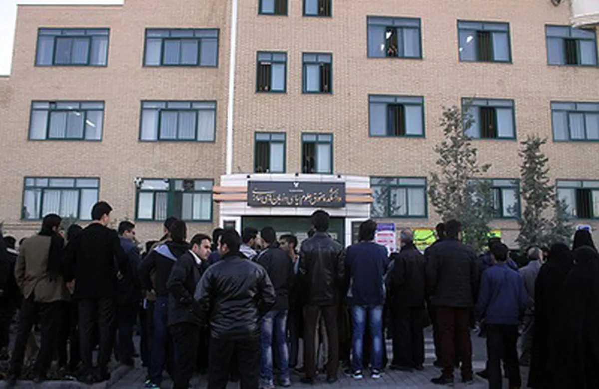 تجمع در اعتراض به حضور فائزه‌هاشمی در مشهد/ تصاویر