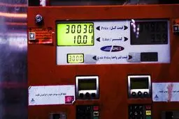 چرا مجلس اجازه نداد قیمت بنزین کم کم افزایش یابد؟ / با دلار ۱۲ هزار تومانی، قیمت بنزین نباید ۱۰۰۰ تومان باشد