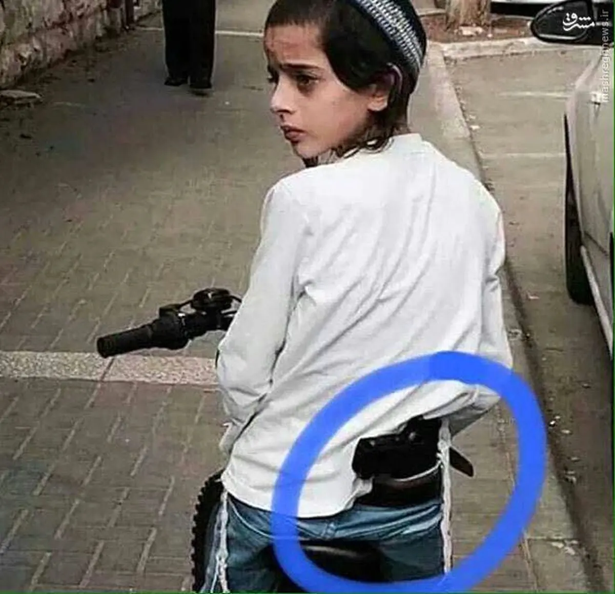 وقتی یک کودک صهیونیست هم مسلح می‌شود!/عکس