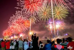 تصویری جذاب از آتش بازی در آسمان ابوظبی