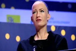 رباتی که شهروند عربستان شد/تصاویر