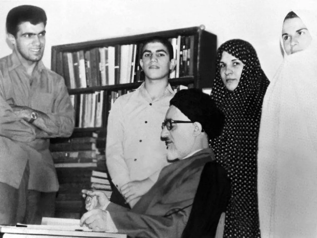 دیدار خانوادگی آیت الله طالقانی/ عکس