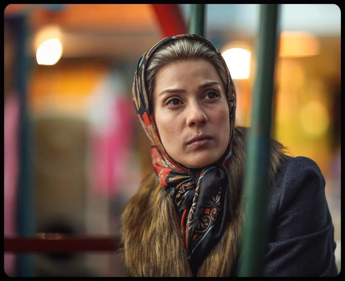 گریم میانسالی سارا بهرامی در نمایی از فیلم جدیدش + عکس