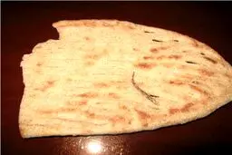 دم مارمولک در نان، نانوایی را تعطیل کرد (+عکس)