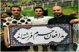 تابلوی مدافعان حرم فرشته اند در المپیک/ عکس