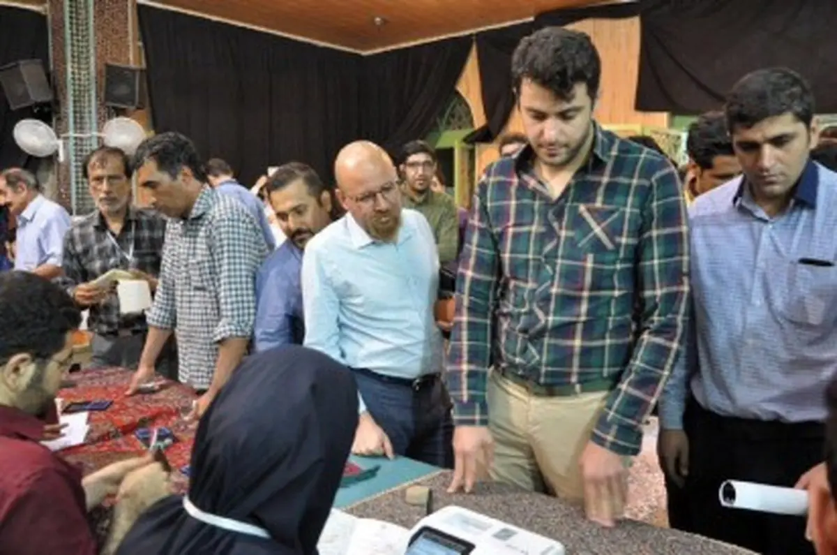 حضور علی ضیا در انتخابات / عکس