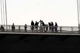 اردوغان جوانی را از خودکشی منصرف کرد+ عکس