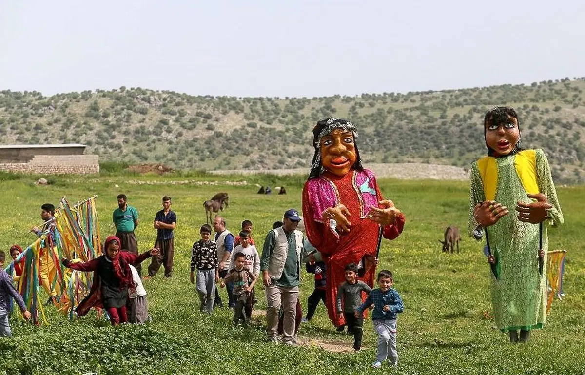 تصاویر/ تماشاخانه سیار در معمولان