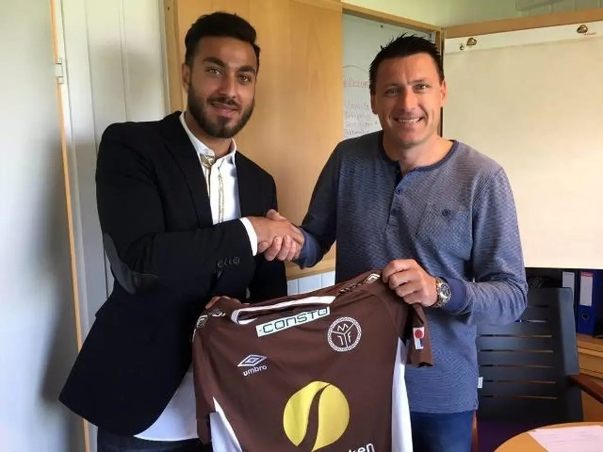 تصویری از سوشا بعد از امضای قرارداد با میوندالن