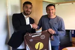 تصویری از سوشا بعد از امضای قرارداد با میوندالن