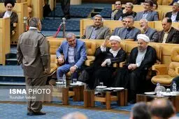 تصویری دیدنی از احترام نظامی سرلشکر فیروزآبادی به آیت‌الله هاشمی