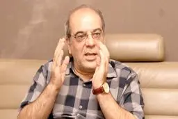 عبدی: حملات تند به روحانی تف سربالا است/ اصلا چه فایده‌ای دارد؟