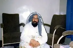 عکسی دیده نشده از فرزند امام(ره) با لباسی متفاوت