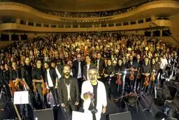 سلفی حسین زمان با تماشاگران کنسرتش/عکس