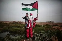 بابانوئلی که به دست سربازان صهیونیستی زخمی شد