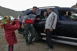 عکس/ وزیر بهداشت در لنز دختر بچه عکاس
