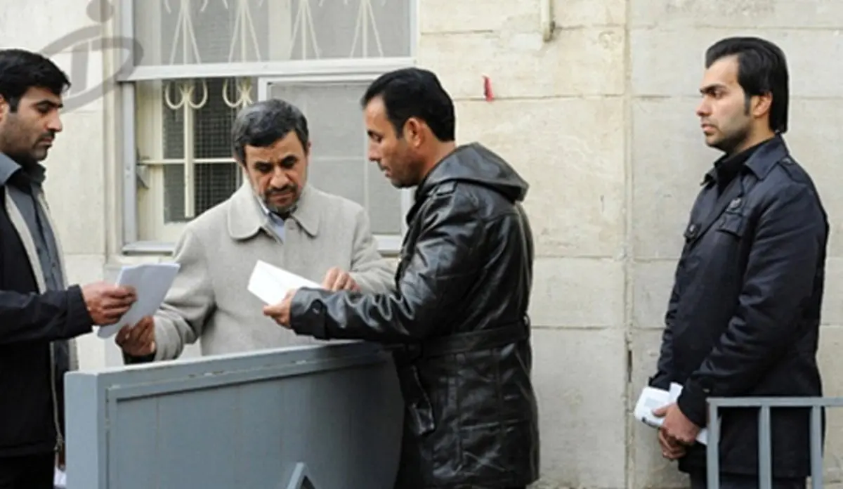 اقدام عجیب احمدی نژاد در محله نارمک تهران!