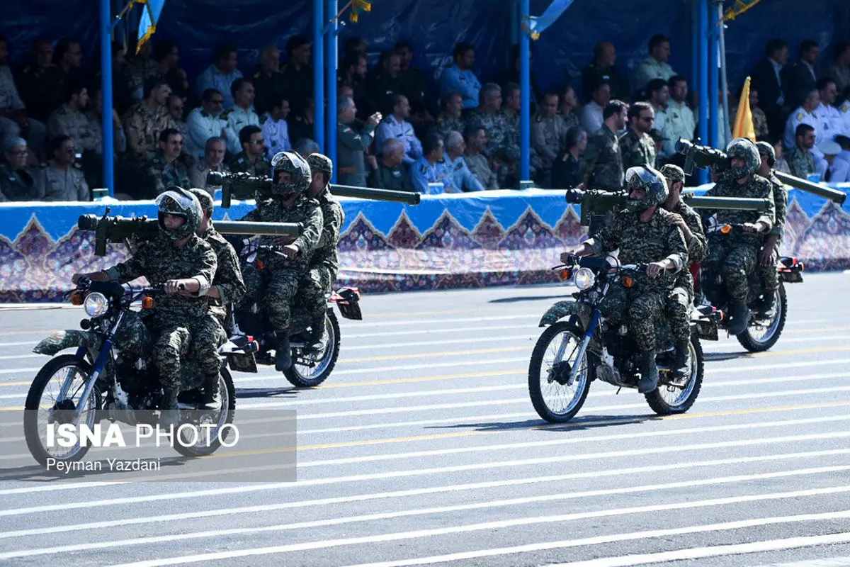 رژه موتورسیکلت ها در مراسم رژه بزرگ امروز/عکس