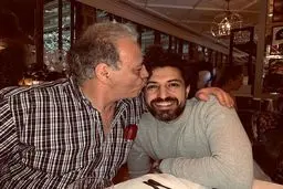 عکس صمیمی اشکان خطیبی در کنار پدرش