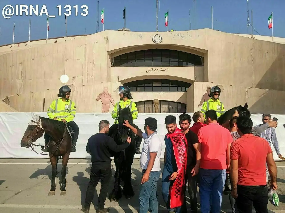 حضور پلیس اسب سوار در استادیوم آزادی/عکس