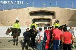 حضور پلیس اسب سوار در استادیوم آزادی/عکس