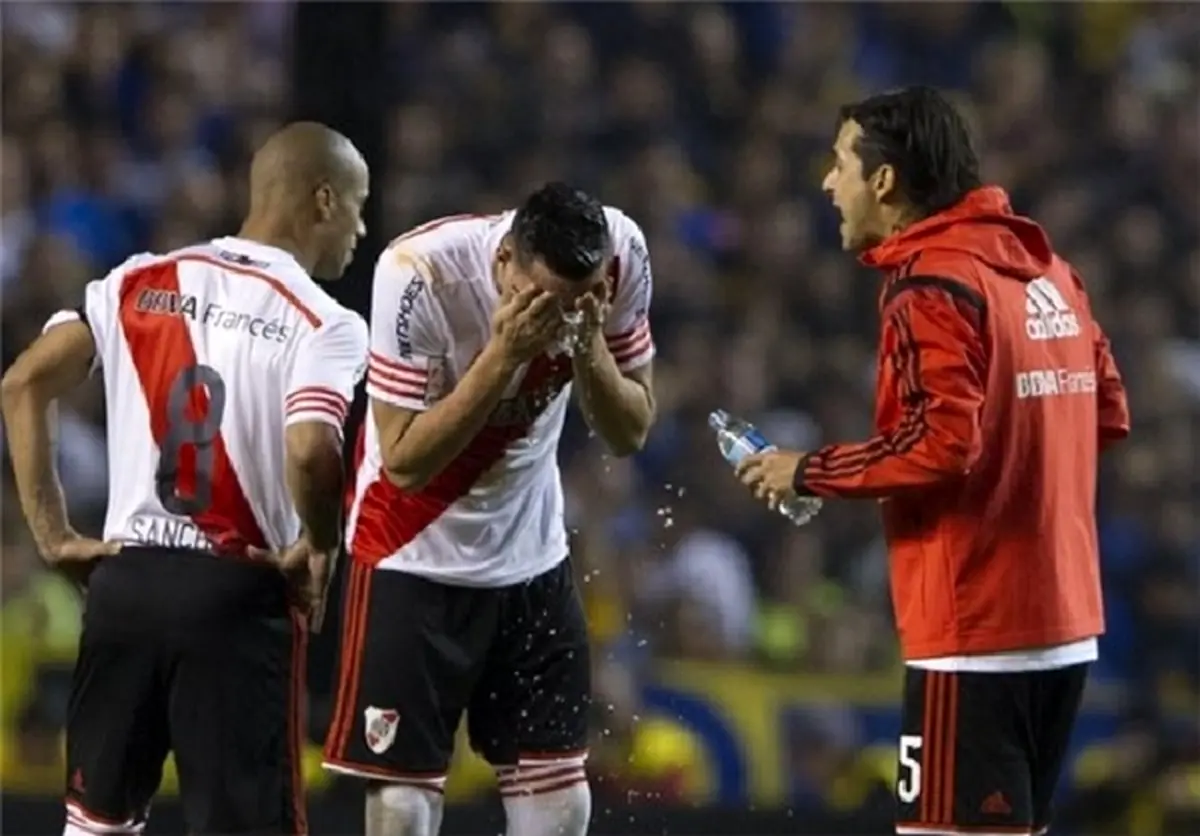 اسپری فلفل در ال‌کلاسیکو آرژانتین جنجال آفرین شد/عکس