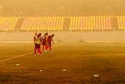تمرین فولادی‌ها در گرد و غبار شدید/ عکس