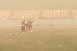 تمرین فولادی‌ها در گرد و غبار شدید/ عکس