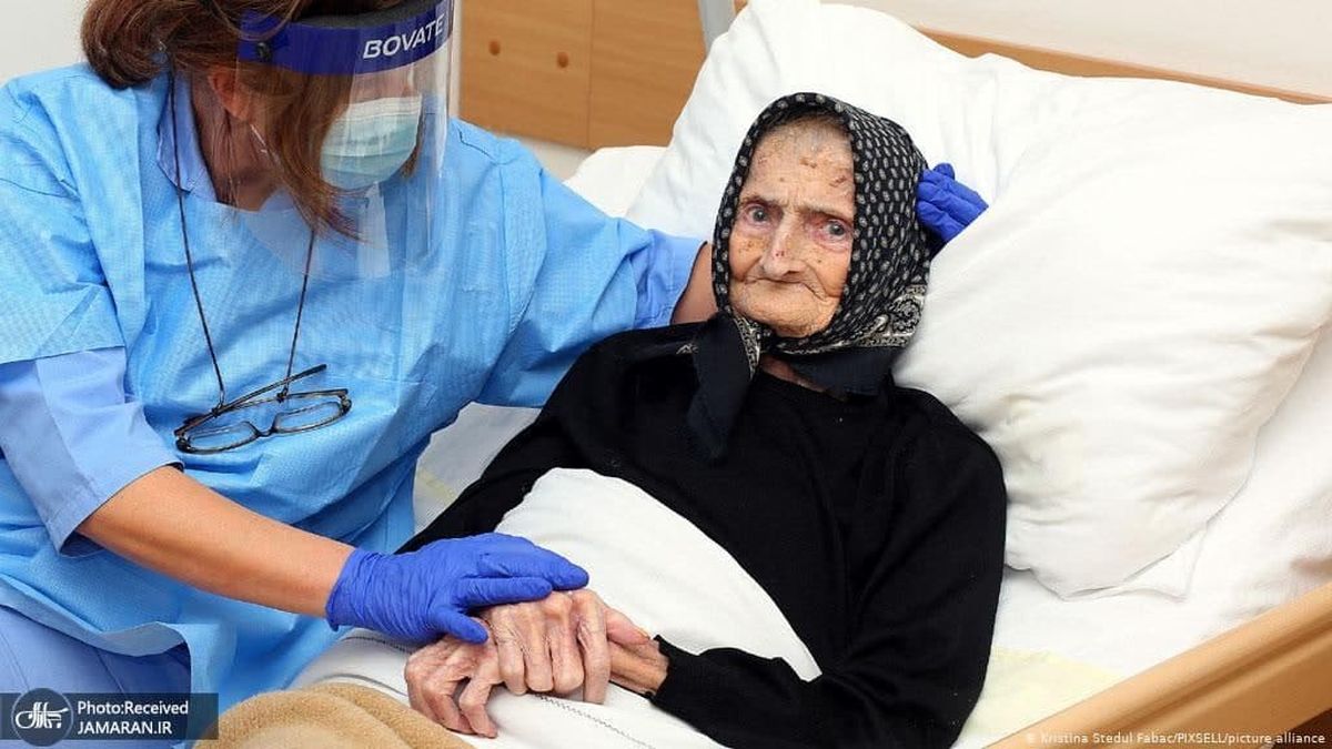 نجات پیرزن ۹۹ ساله از کرونا+عکس