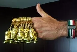 هدیه جالب کی روش به ملی پوشان ایران قبل از بازی با چین + عکس