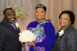 دختر آمریکایی برای رفع مشکل تنهایی با خودش ازدواج کرد (+عکس)