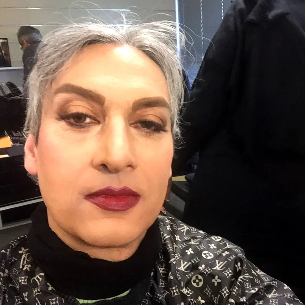 عکسی از گریم زنانه آقای بازیگر